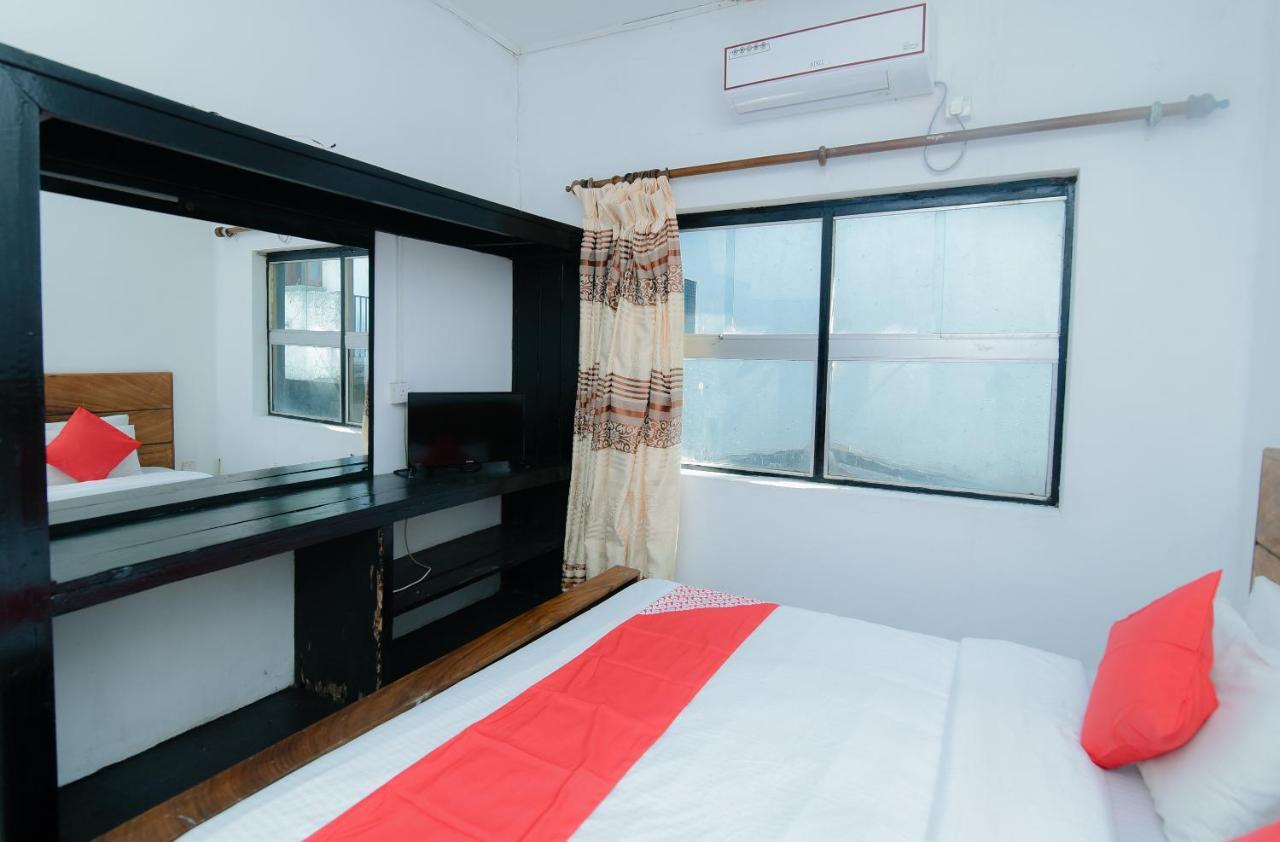 Oyo 479 Water Front Hotel Kandy Exterior photo