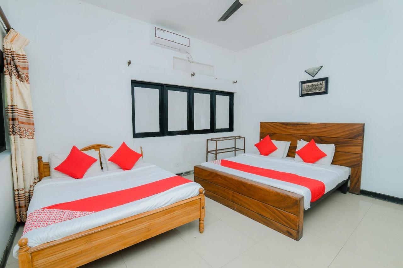 Oyo 479 Water Front Hotel Kandy Exterior photo