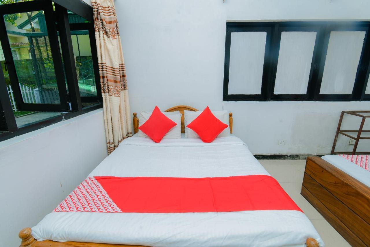 Oyo 479 Water Front Hotel Kandy Exterior photo